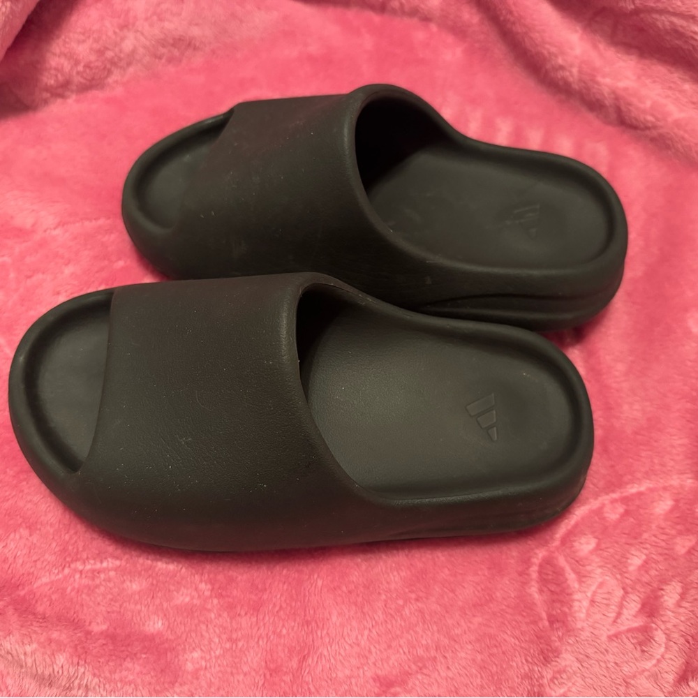Yeezy Kids Black Slippers